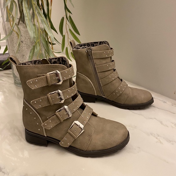 Justice Other - Justice girls combat boots SZ 1